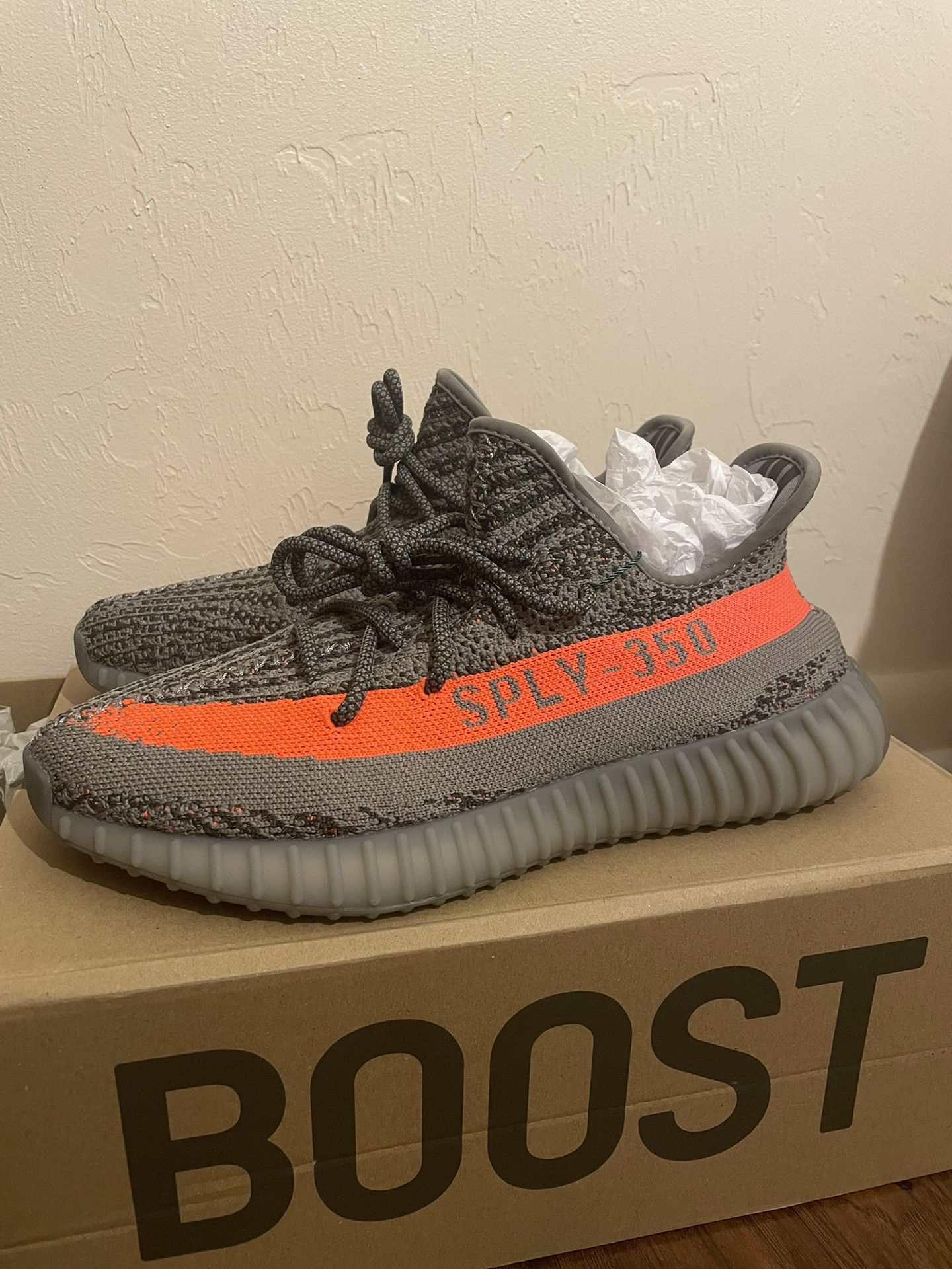 Yeezy boost 350 v2 size 9.5
