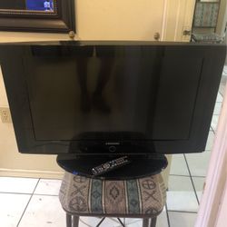 Tv  Samsung 32” With Remote Control
