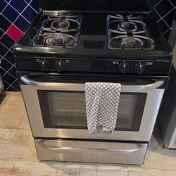 REFRI Y ESTUFA Urge Que Se Vaya Hoy