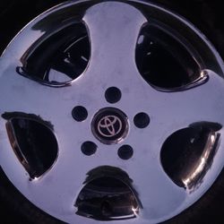 15" OEM Toyota Chrome Finish Wheels And Tires 