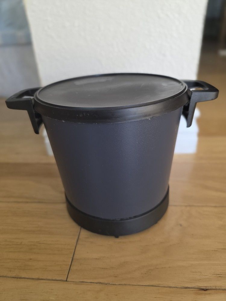 Deep Fryer With Lid. Small Size. Great For Fries, Fish & Onion Rings.