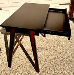 3ft X 3ft SOLID WOOD 🪵 STURDY TABLE (great SHAPE & CONDITION:10/10