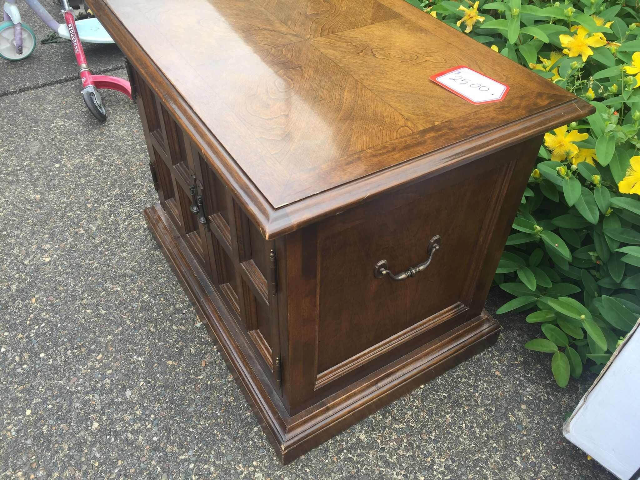 MCM Hutch, End Table Beautiful Wood, Original Nobs, TV stand, Coffee Station