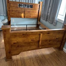 Wood Bed Frame – Rustic Style – Great Condition