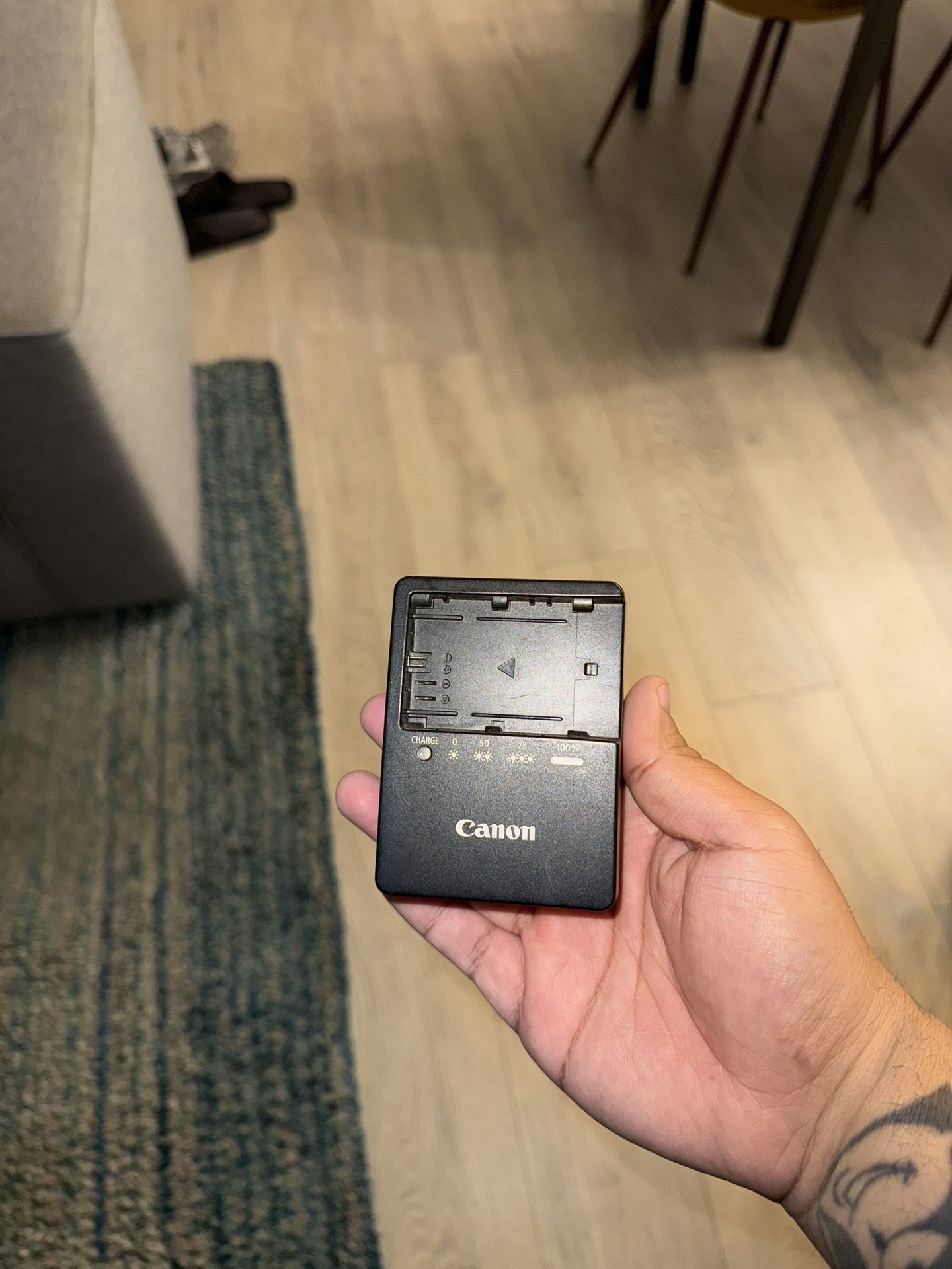 Canon LC-E6 Charger for LP-E6/LP-EL/LP-E6NH Battery Packs