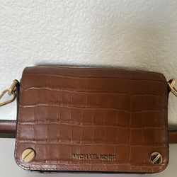 Michael Kors Women’s Leather Crossbody Bag, Phone Clutch, Shoulder Strap Purse