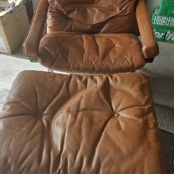 Copenhagen Chair And Ottoman 