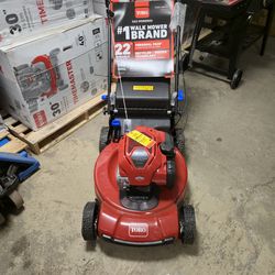 NEW Toro personal pace SmartStow model 21465 Lawnmowers 
New in Box Warranty included 
Free ASSEMBLY