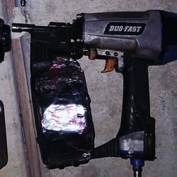 Duo-Fast DF225C 2-1/4-in Pneumatic Siding Nailer
