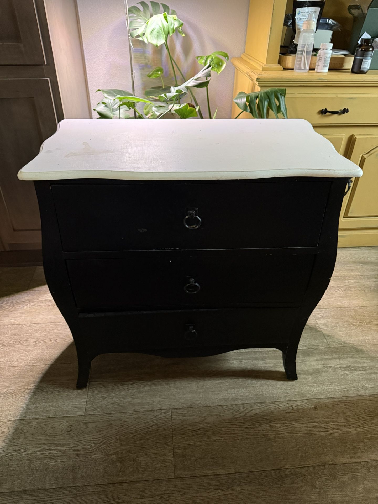 Small Cabinet/ Dresser