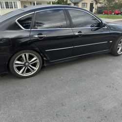 2010  Infinite M35s