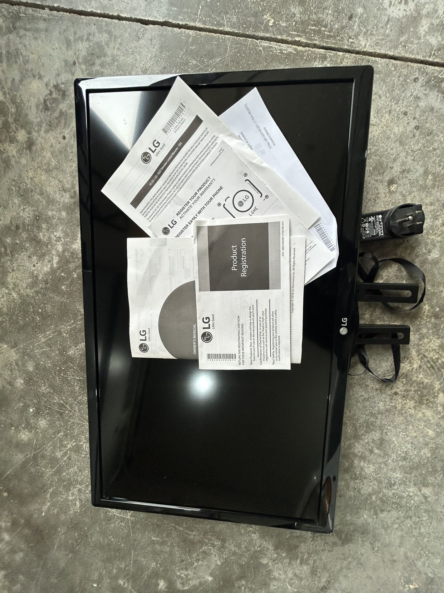 23 1/2” Lg TV Screen