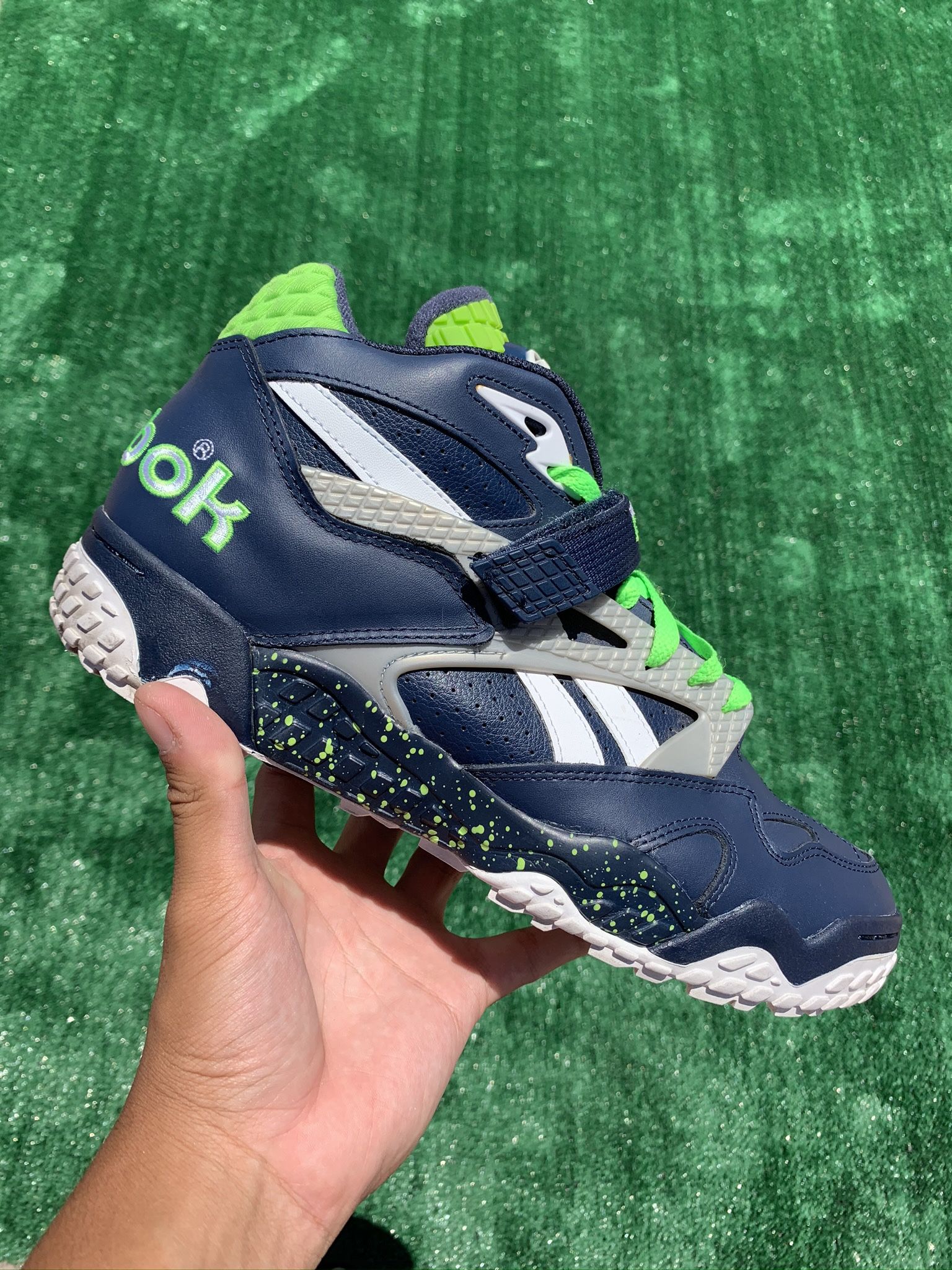 REEBOK THE PUMP PAYDIRT MID “SEAHAWKS” (Size 10, Men’s)