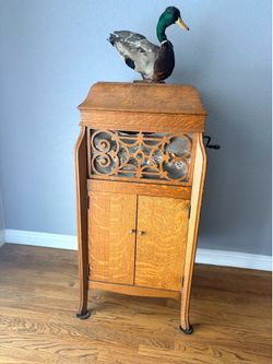 Antique Furniture collection/Dolls/Hummels