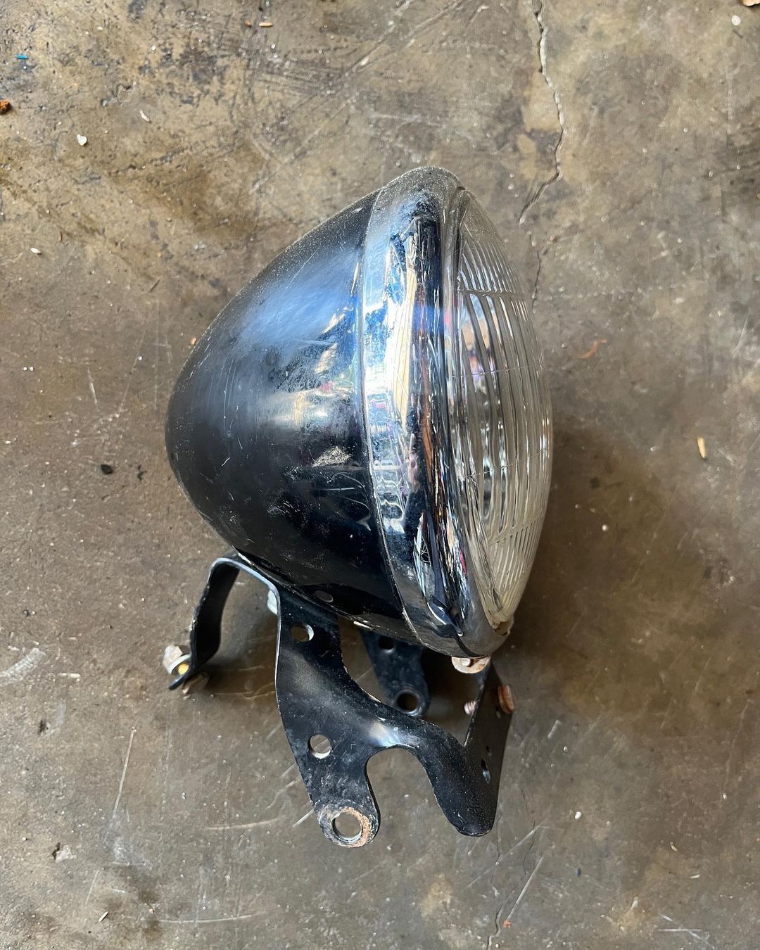 Guide Style Headlight.
