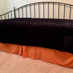 Metal Frame Twin Daybed With New Mattress