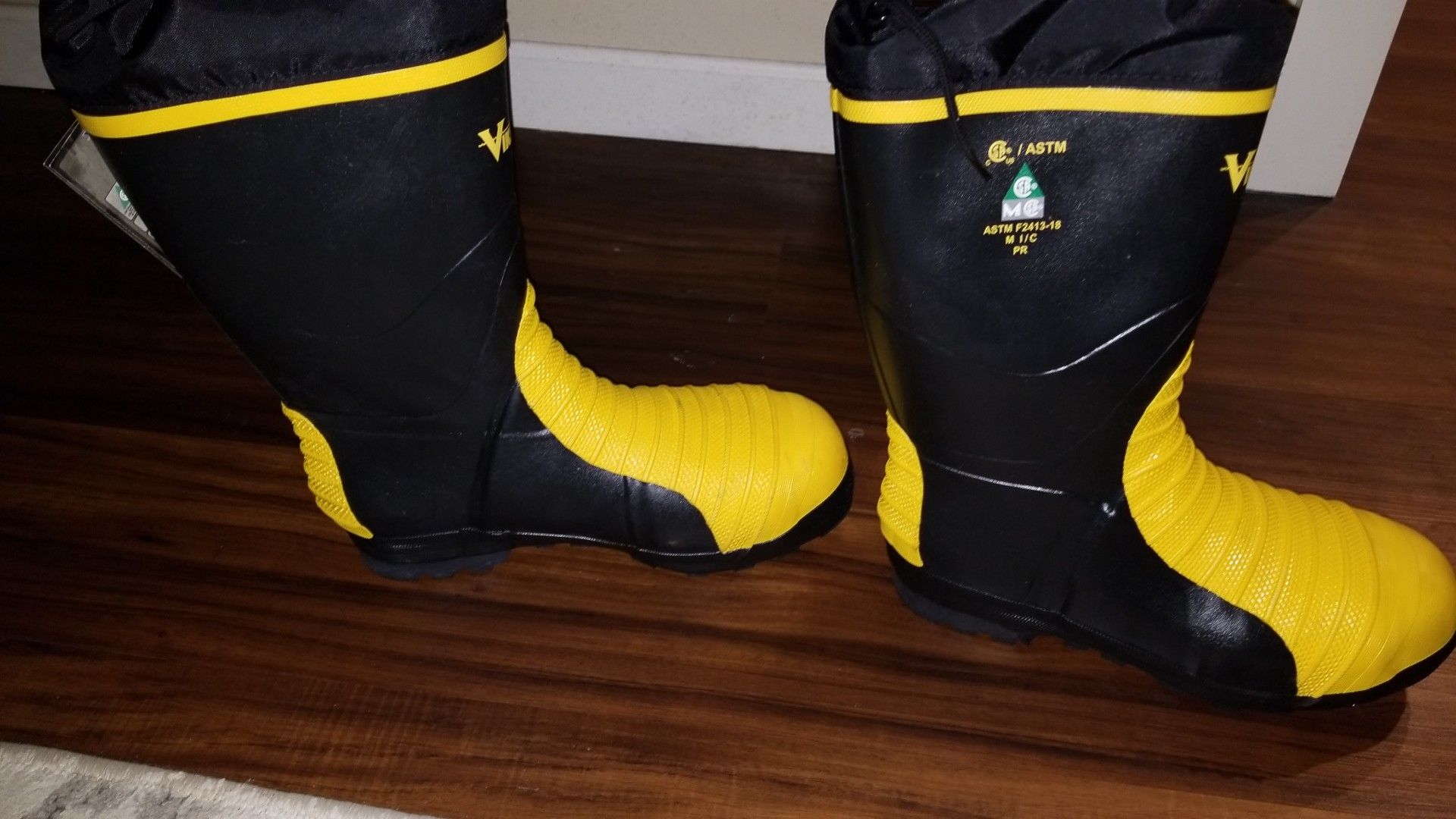 Viking work boots size 13 met guard heavy duty rubber steel toe