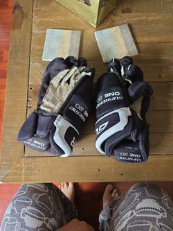 Bauer Ice Hockey Gloves