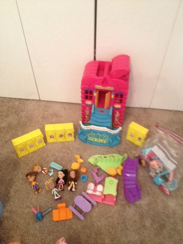 Secret central high school toy playset