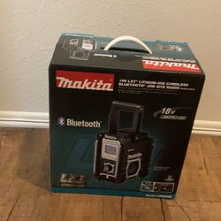 Makita 18V LXT XRM04 Bluetooth Radio