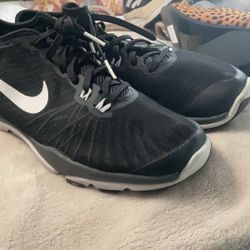 Nike Women’s 8 1/2 tennis shoes