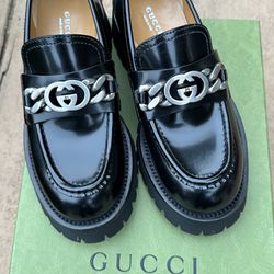 Women’s Gucci Black GG Chain Lug Loafer Size 7.5 Brand New 