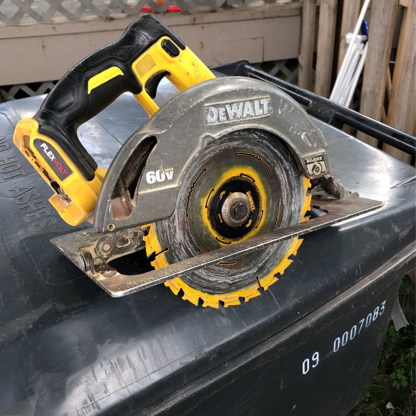Dewlat Flex volt Circular Saw