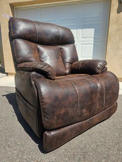 NEW FLEX STEEL POWER LIFT CHAIR