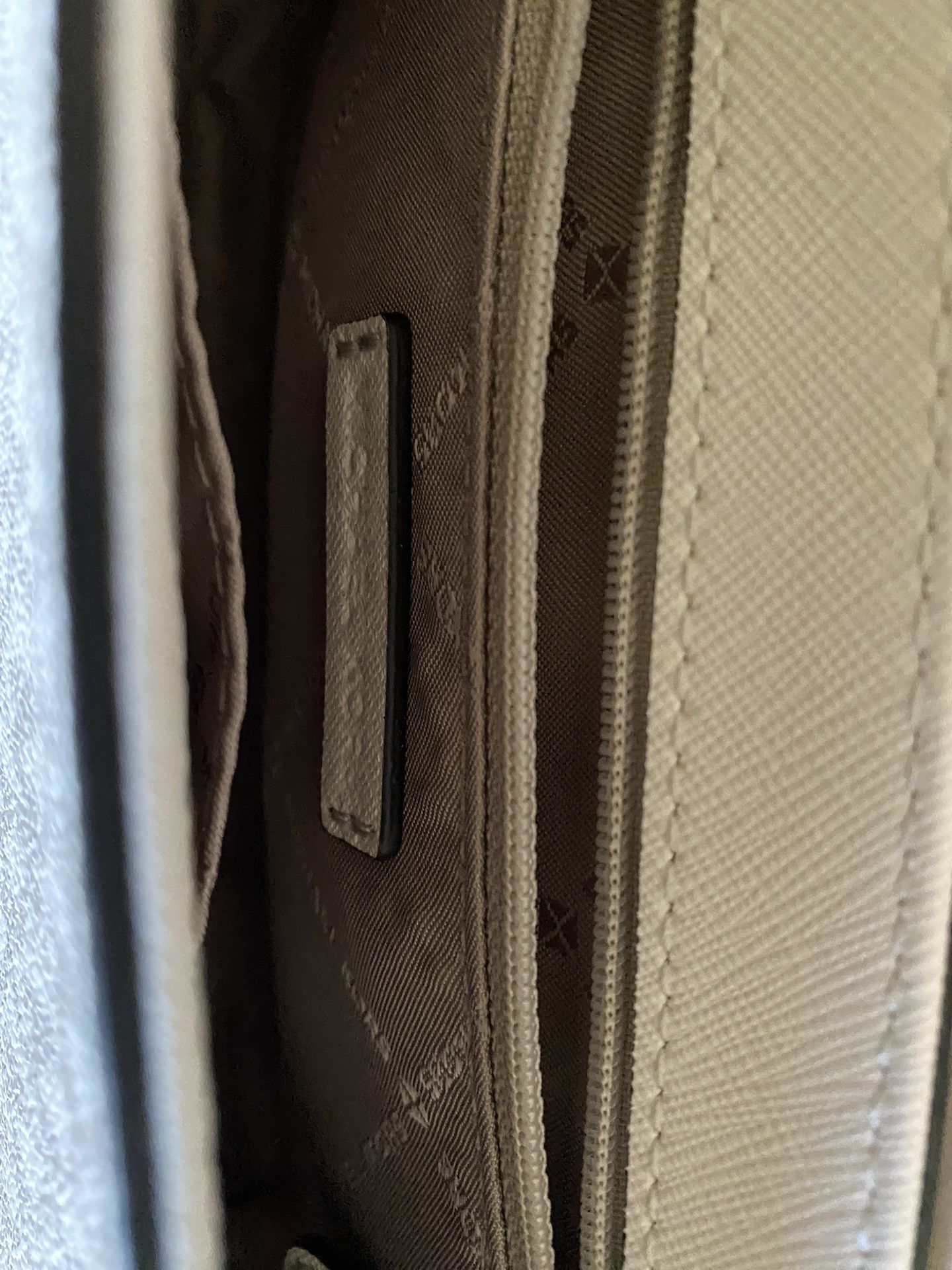 Medium Logo Convertible Crossbody Bag – Michael Kors Pre-Loved