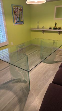 Dining room table