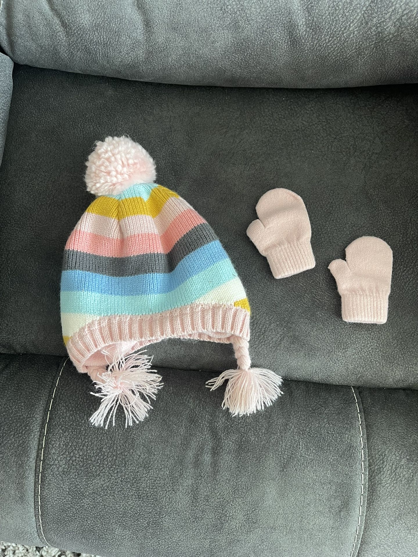 Mittens And Hat Size 0-9 Months
