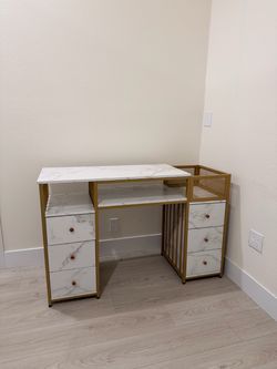 Vanity Table/Nail Table