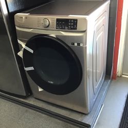 New Scratch And Dent Samsung Dryer. 1 year Warranty 