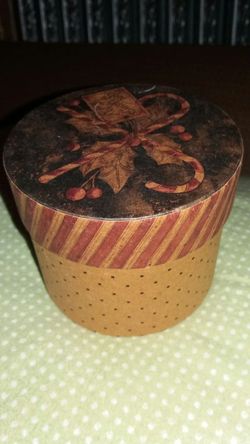 SMALL XMAS CERAMIC CANDLE HOLDER IN A BOX