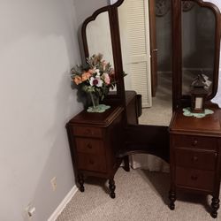 Vintage Vanity Mirror With Dresser for Sale in San Antonio, TX - OfferUp