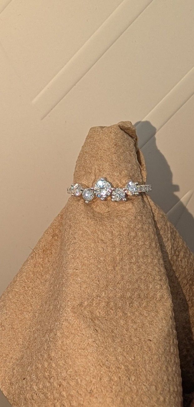 1.20 CTW MOISSANITE RING SIZE 7 SILVER