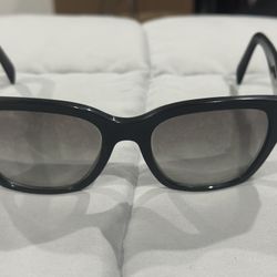 Prada original Sunglasses 😎 Classics 