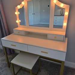 Hollywood Glam Vanity Set — White & Gold with Lighted Mirror