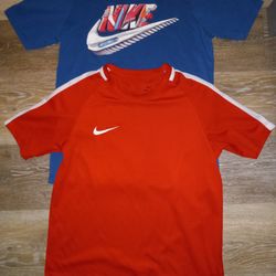 Boys Nike Tops Size Medium (8-10)