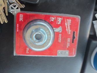 10 Milwaukeek not cup wire brush 3-in brand new