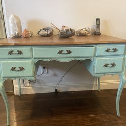 Artesian desk