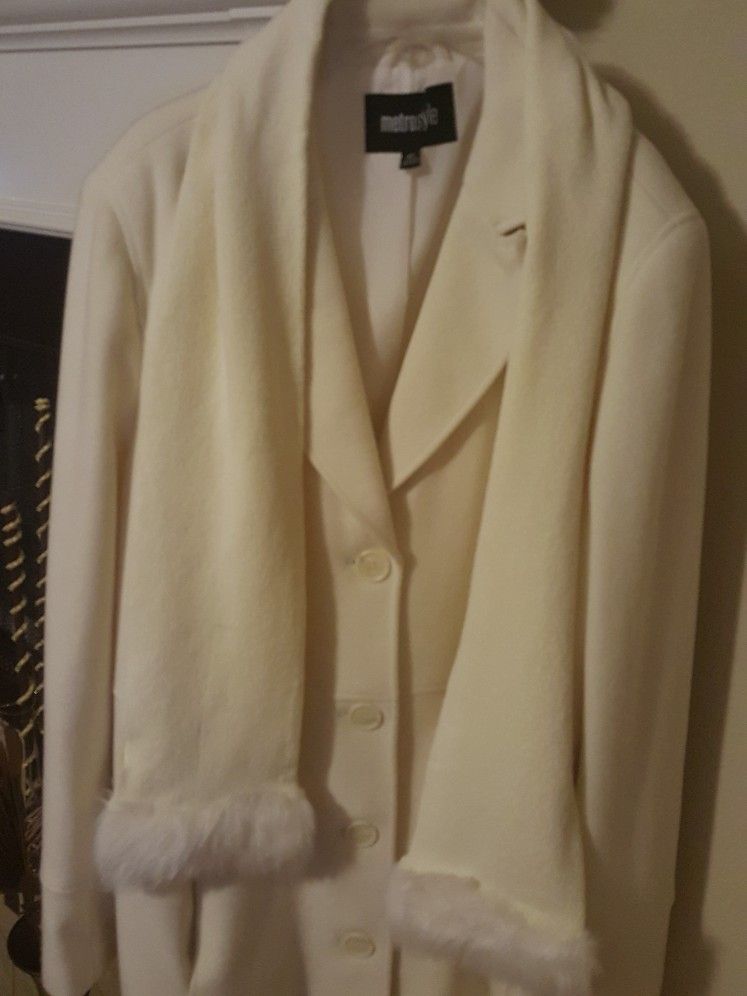 Women Off White Coat (Size 18t)