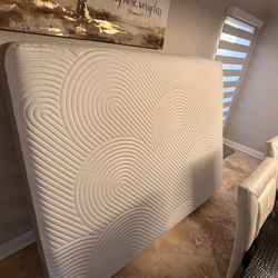 Tempur Pedic Mattress (Queen Firm)