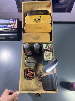 1950’s Kiwi vintage shoe shine box/ vintage wooden/horse hair shoe shine kit