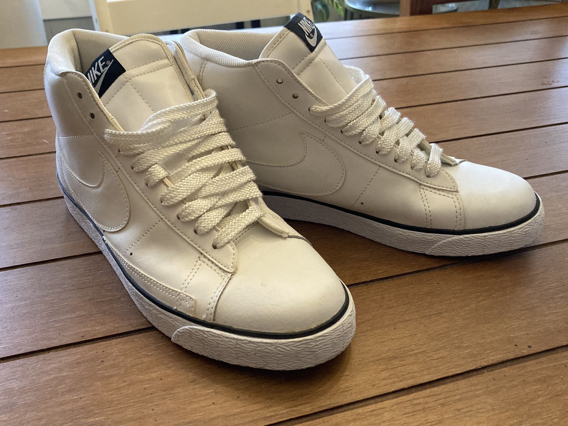 Mens White Nike Size 10