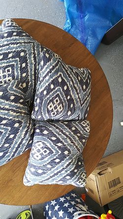 OUTDOOR THROW PILLOWS