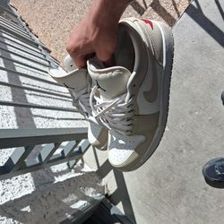 Nike creme dunks size 9