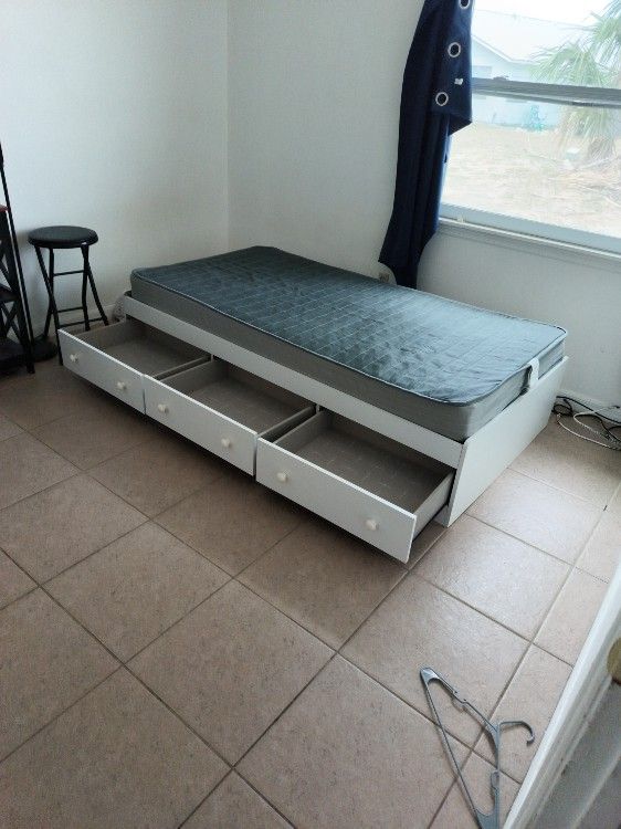 Twin Platform Bed 