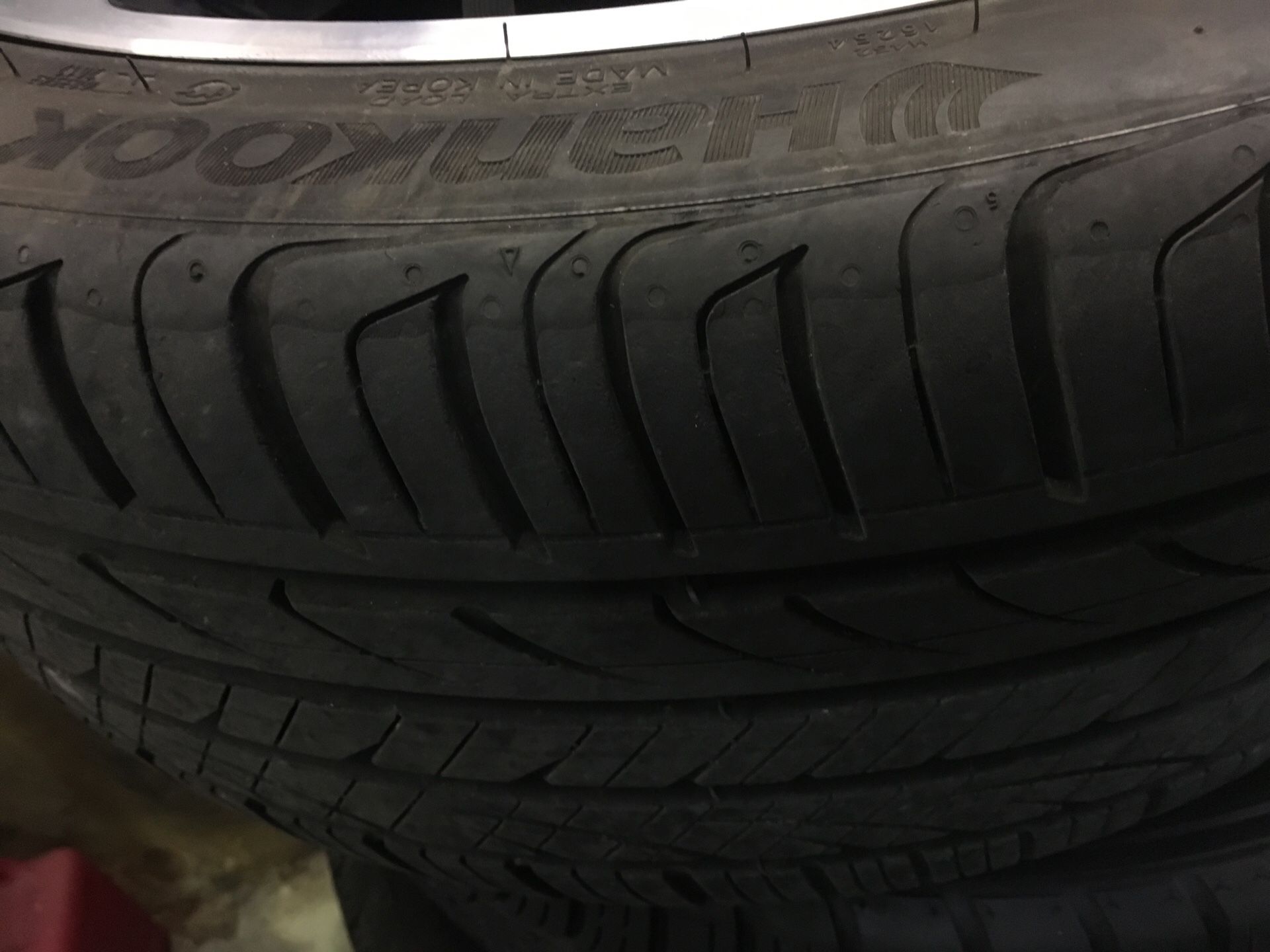225 40 18 one tire great condition