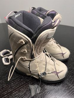 LADIES 7.5 SNOWBOARD BOOTS